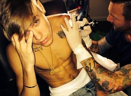 Justin-Bieber-Gets-New-Tattoo-in-November-2013-1385857286