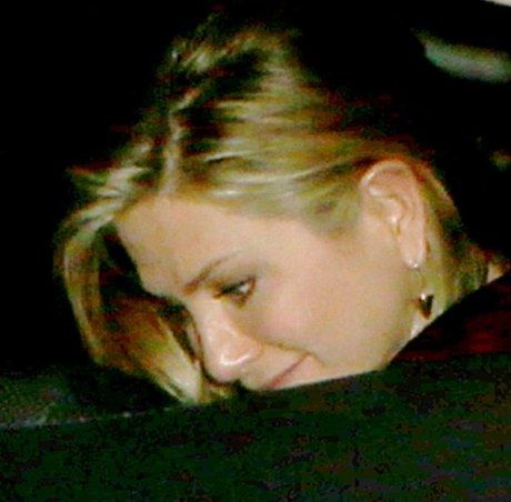 article-2529810-1A4E420C00000578-985 634x644