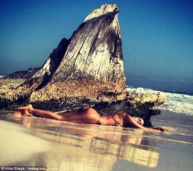 article-2543349-1ADA752F00000578-165 634x562