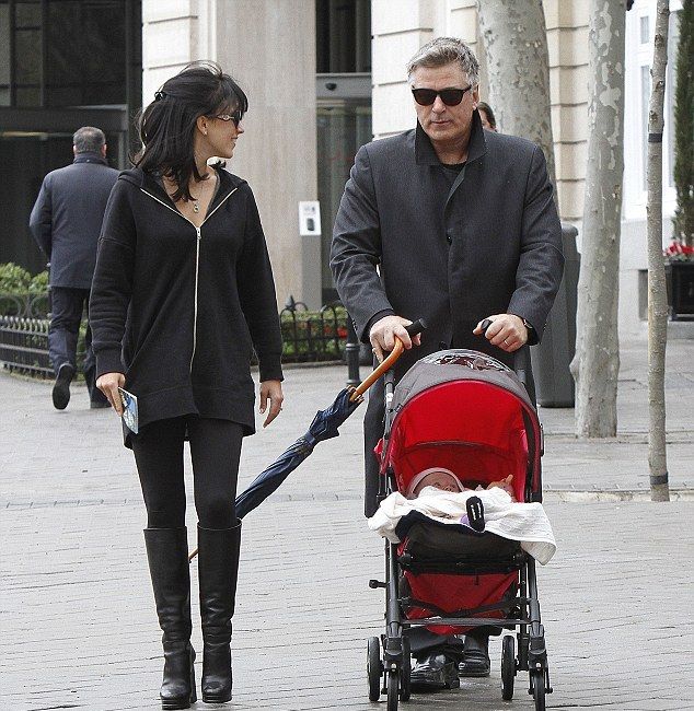 article-2552694-1B3173FE00000578-861 634x667