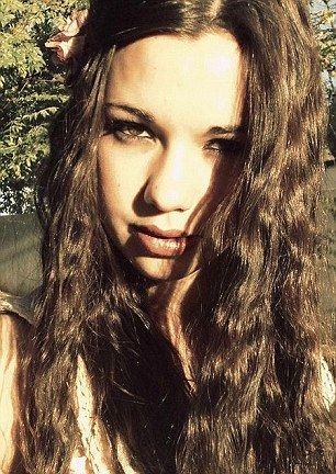 article-2570334-1BEACBDA00000578-945 306x432