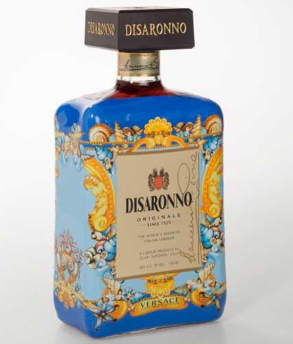DISARONNO wears VERSACE 1
