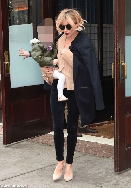 2419934300000578-2876381-image-m-10 1418751804099