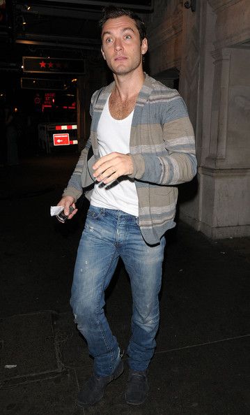 JudeSurroundedYUCSaCshi8Nl