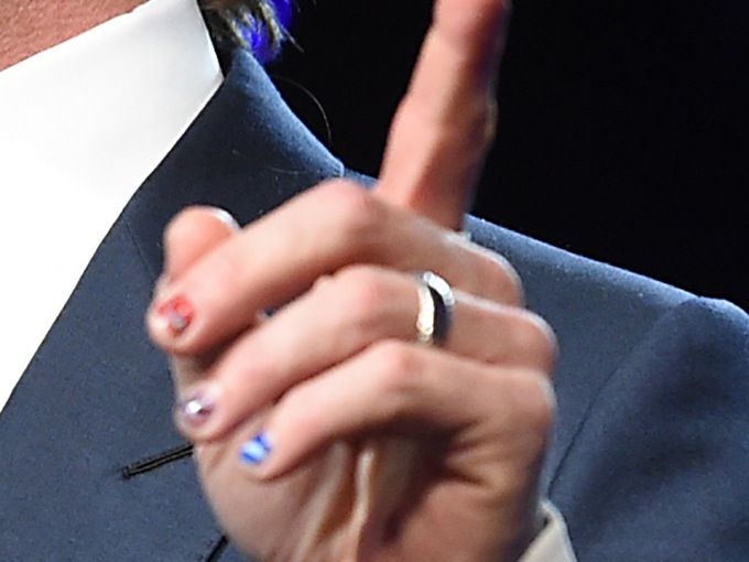 brad-pitt-painted-nails