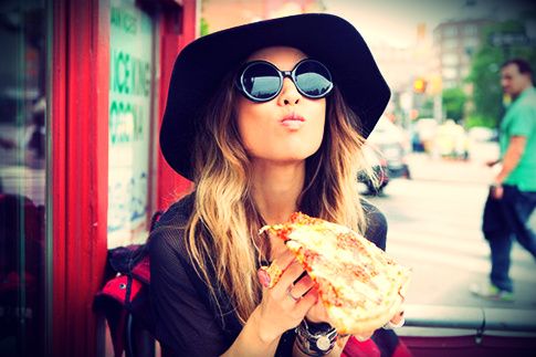 girl-eating-pizza-elite-daily