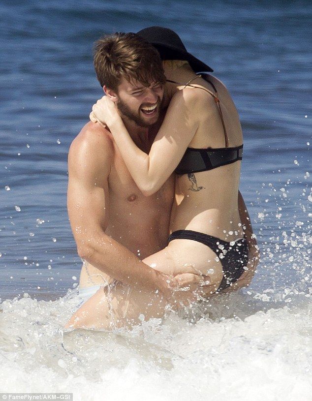 24F4DC1700000578-2922245-image-a-33 1421956250668