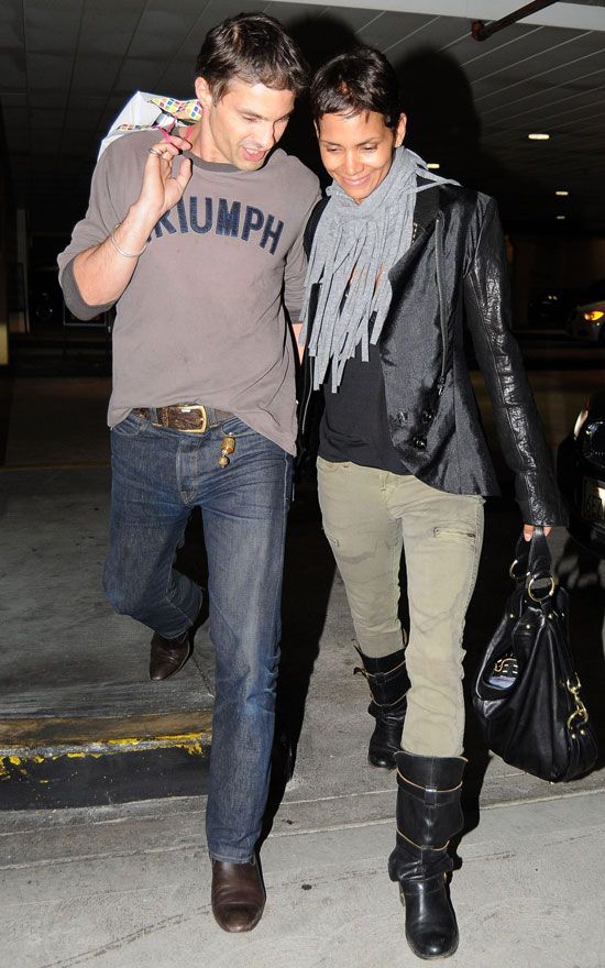 44fafa6656f5dd0b halle-berry-olivier-martine