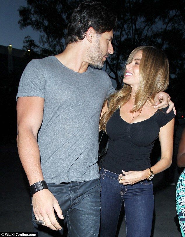 article-2723594-207E905E00000578-300 634x809