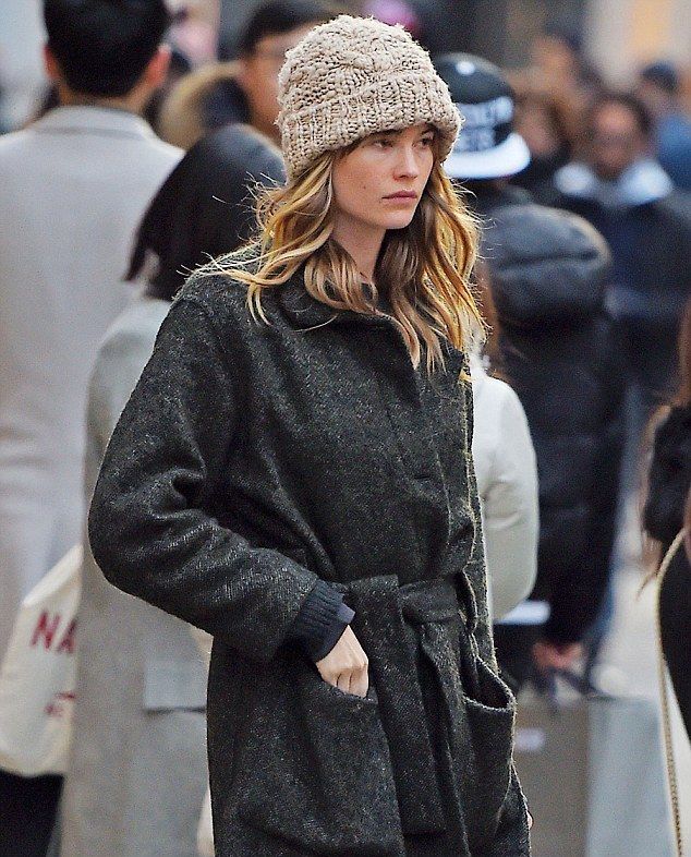 24FFA7FC00000578-2924776-image-m-23 1422124615683