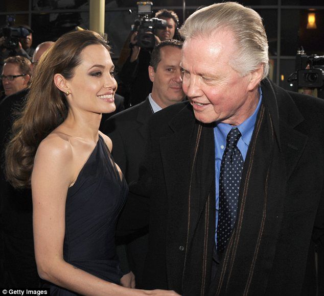 article-2324602-19C7E298000005DC-573 634x580