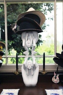 Kate-Moss-Marc-Quinn-Vogue-27Jan15-Mike-Trow b 426x639