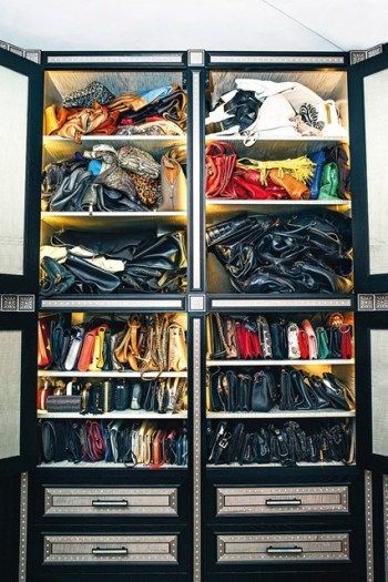 Kate-Moss-handbags-Vogue-27Jan15-Mike-Trow b 426x639