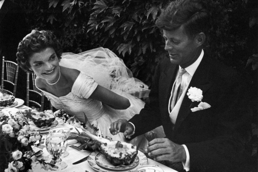 54bc710927cab - elle-kennedy-wedding-h-xl