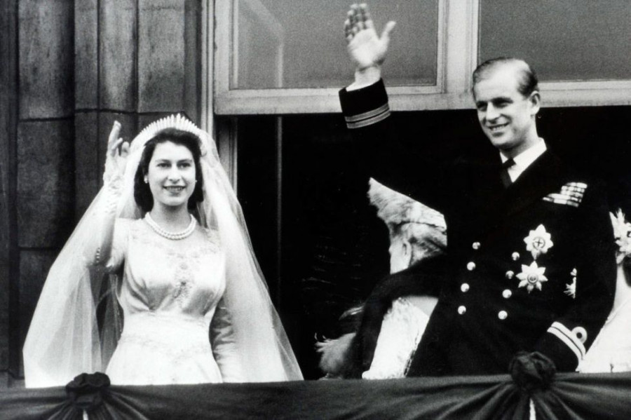 54c6a22325940 - elle-03-elizabethii-prince-philip-final-xl