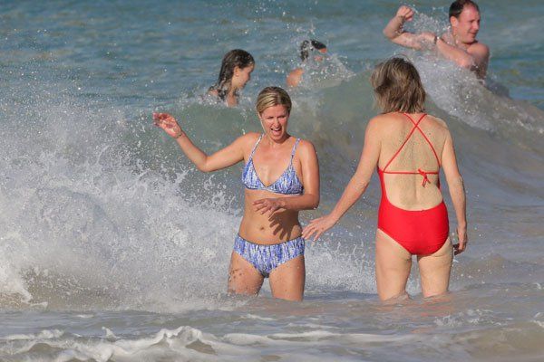 nicky-hilton-james-rothschild-caribbean-beach-14 cedaa