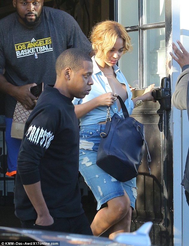 260F143D00000578-2967967-image-a-18 1424836814903 1e2e8