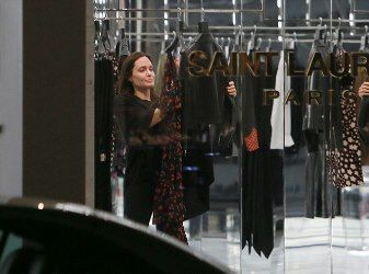 2664D86200000578-2983387-image-a-26 1425679064521 12288