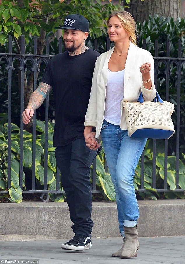 article-2760043-21711EBC00000578-229 634x905 b8561