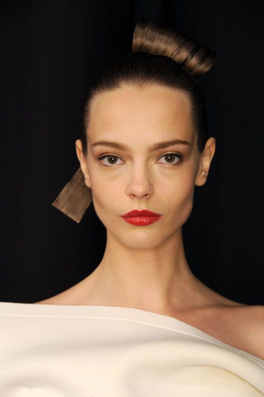 carolina-herrera-ss15-nyfw-hair-front-w540 bf994