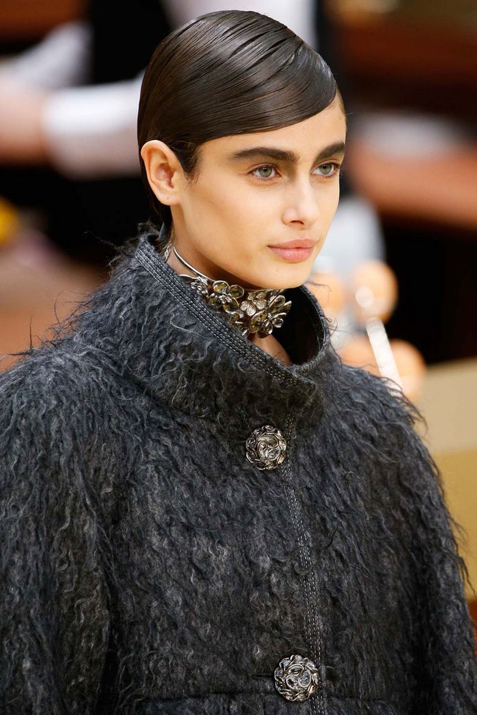 taylor-hill-chanel 384d2
