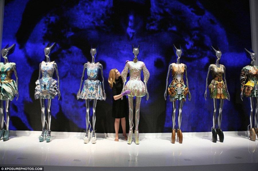 26922BFF00000578-2992135-image-a-29 1426200903105 c1a51