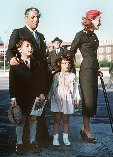 arist-teles-athina-onassis-alexander-onassis-aristoteles-onassis-34550591-360-500 a42f7