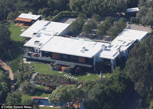 26AC573200000578-0-image-a-7 1426435109403 811c9