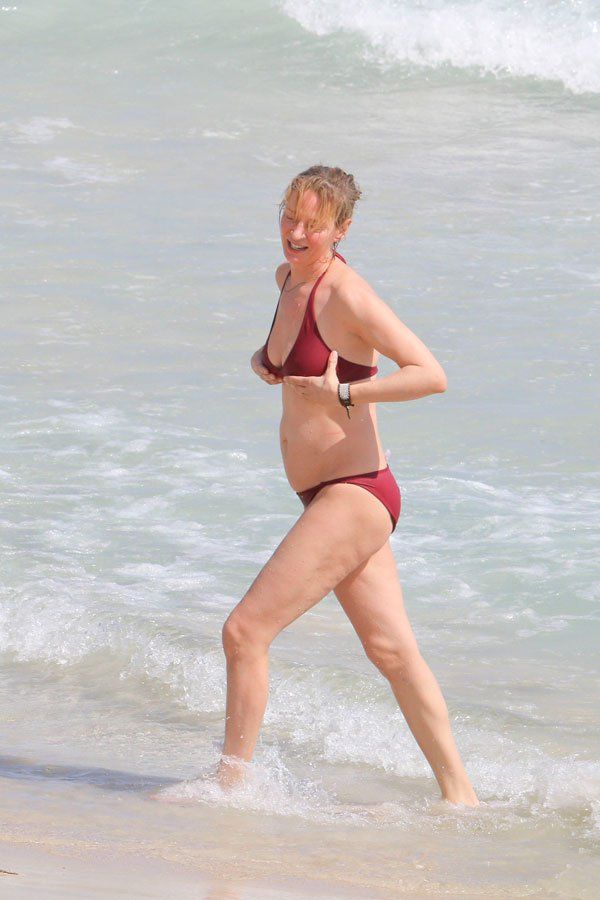 uma-thurman-bikini-st-barts-vacationu200B-07 5daa8