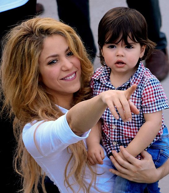 familie-shakira-milan-24feb-pa 6983061-ORIGINAL-imageGallery standard 7b78e