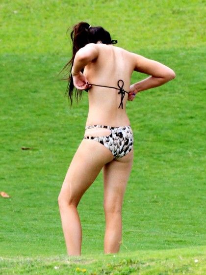 kendall-jenner-kylie-jenner-bikini-0531-29-420x560 a227a