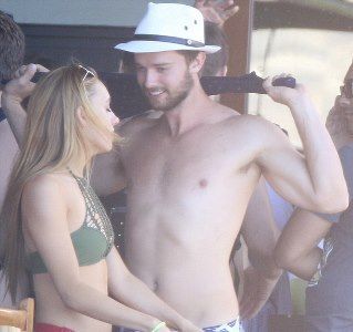 26D96ECB00000578-3005031-image-m-41 1426899878096 5cbfc