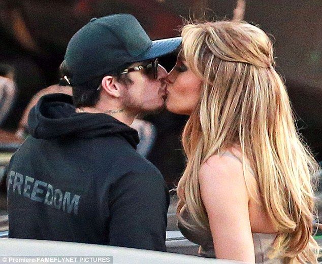 2704851F00000578-3013177-image-m-65 1427386281078 1d2ec