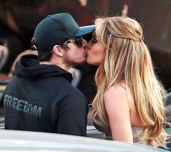 2704851F00000578-3014509-image-a-99 1427456394128 1da39