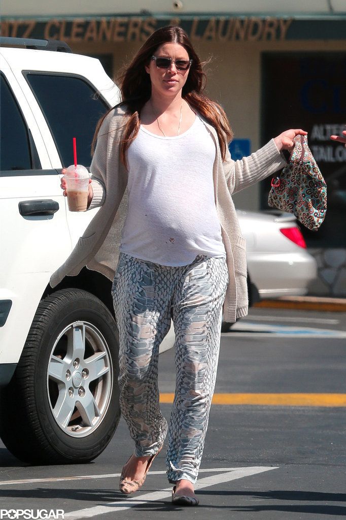 Pregnant-Jessica-Biel-Beach-Pictures 5fb19