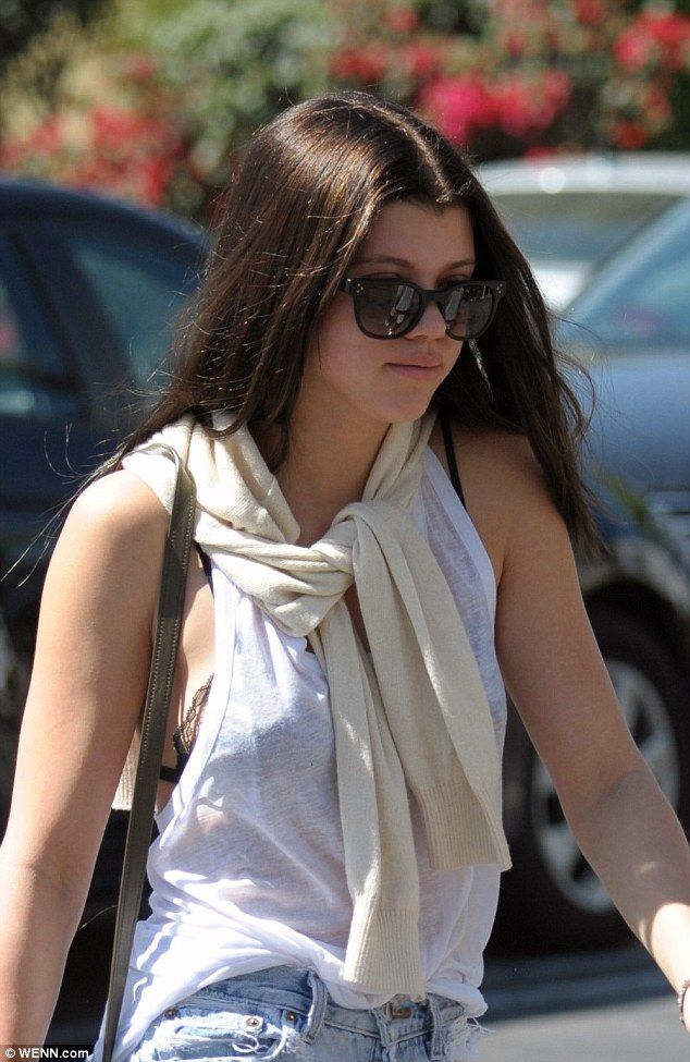 2708889B00000578-3014142-image-m-94 1427436799957 03e94