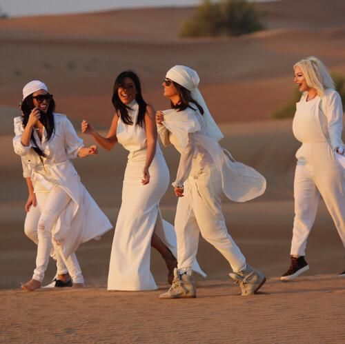 CBMiMABVAAAnBvH.jpg large 8fd0a