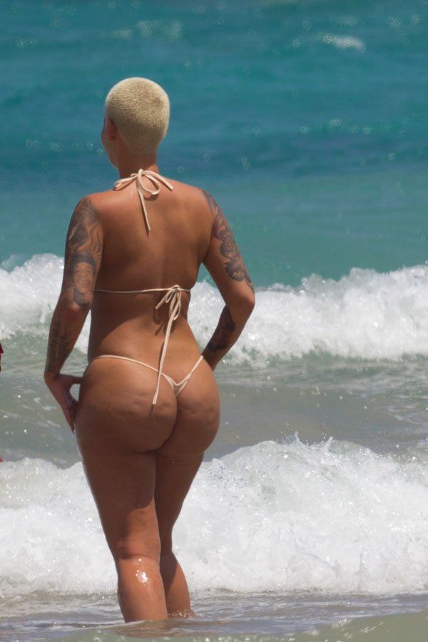 amber-rose-topless-hawai-13 3f04a