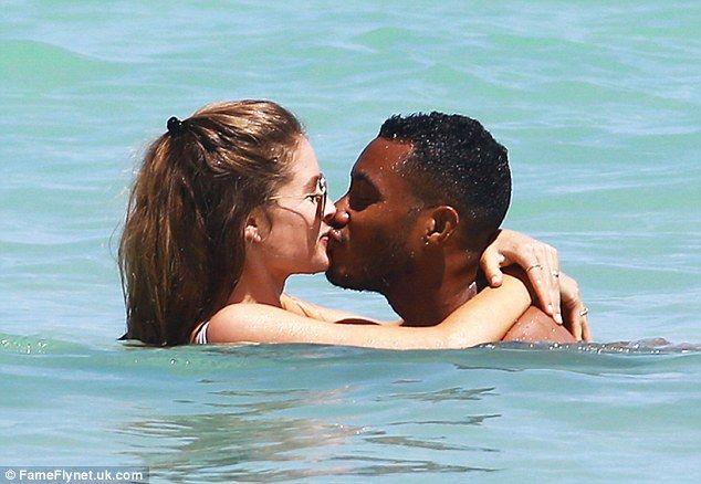 2725907800000578-3018657-image-a-43 1427757108978 525e6