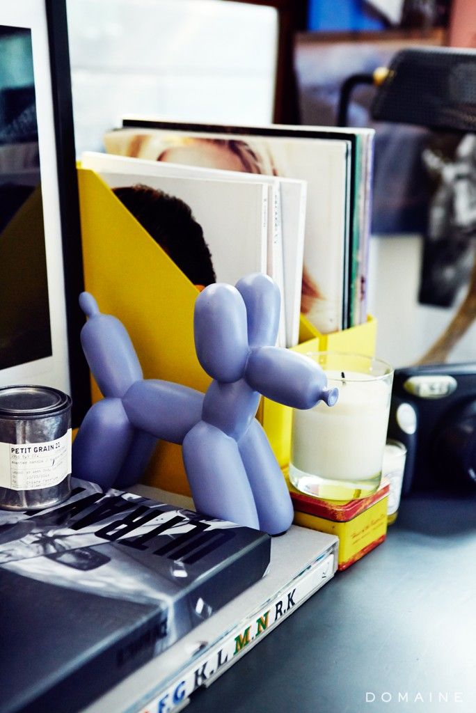 chiara-ballon-statue-books-684x1024 0d773