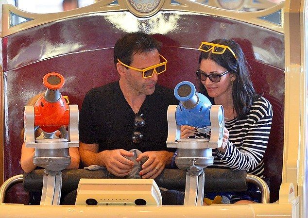 2732018600000578-0-image-a-2 1427897231746 3c499