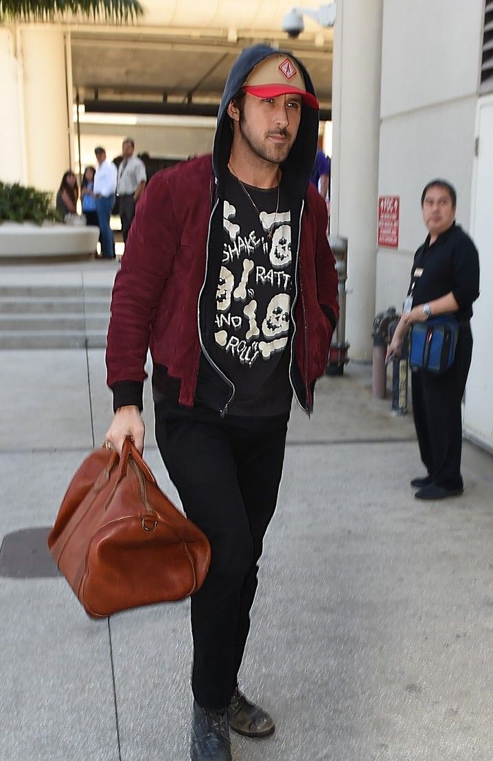 ryan-gosling-lax-airport-leaving-town-09 a81ad