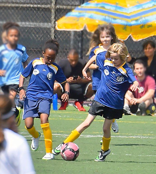shiloh-jolie-pitt-zahara-playing-soccer-photos-11 e98da