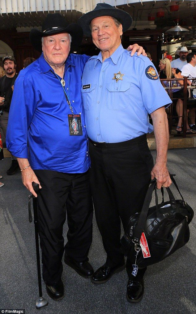 2758CF1D00000578-3028874-image-a-2 1428413918984 0de06