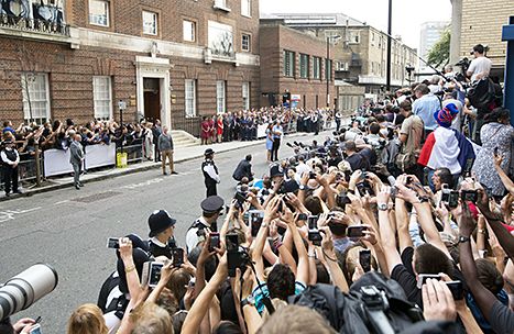 kate-middleton-prince-william-george-birth-lg 3d14a
