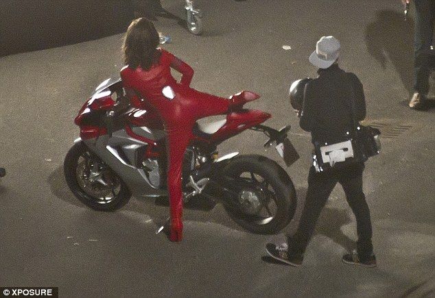 2807CCB700000578-3056700-image-a-106 1430089813509 0edc3