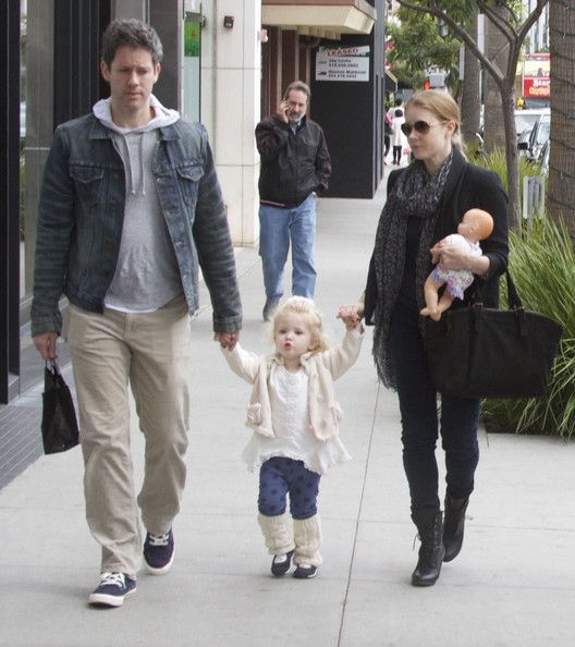 DarrenLeGalloAmyAdamsFamilyLeavingNateSjX1Nj6eeNYl 72dcd