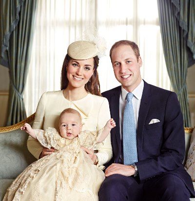 1382648294 prince-william-kate-middleton-prince-george-zoom 64789