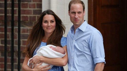 William-Kate-and-baby-Cambridge-emerge-from-hospital 71f88