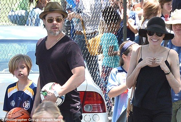 2840AB4C00000578-3065672-image-m-65 1430605406715 569c2